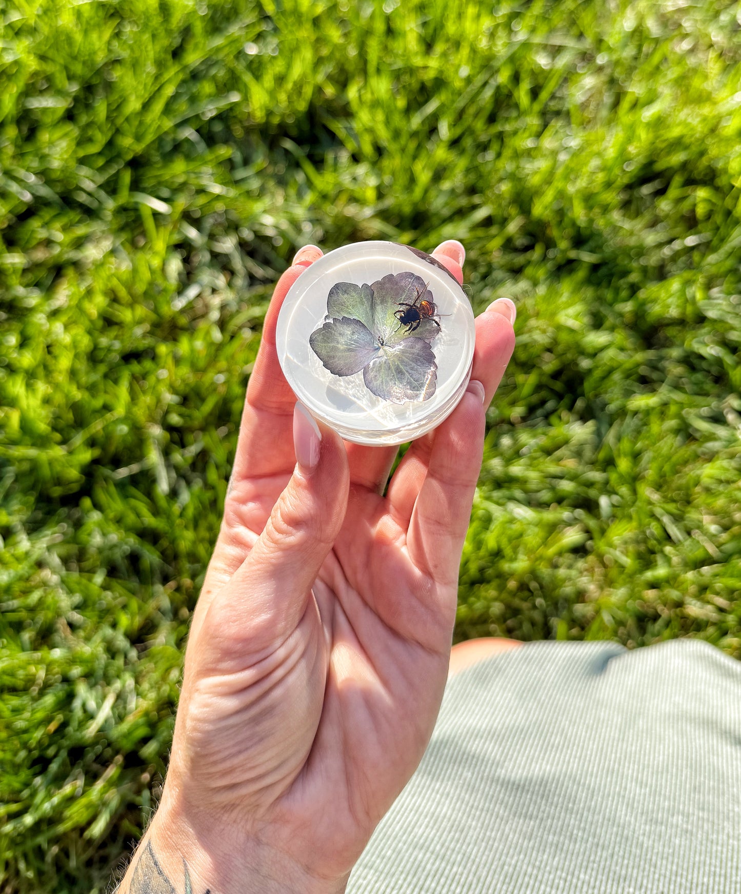 🐝 Resin Bee & Hydrangea Magnets – Eclipse Series