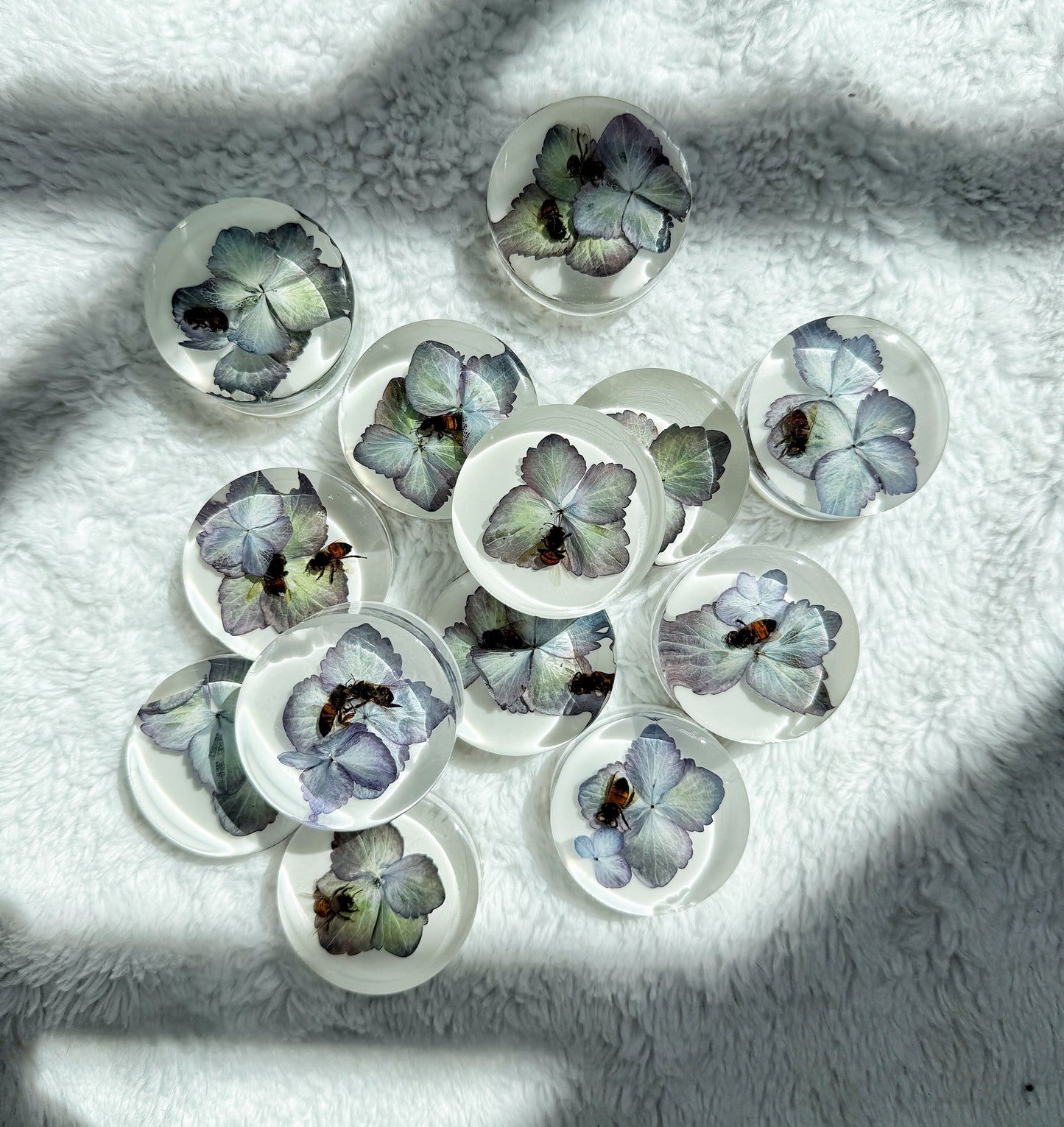 🐝 Resin Bee & Hydrangea Magnets – Eclipse Series