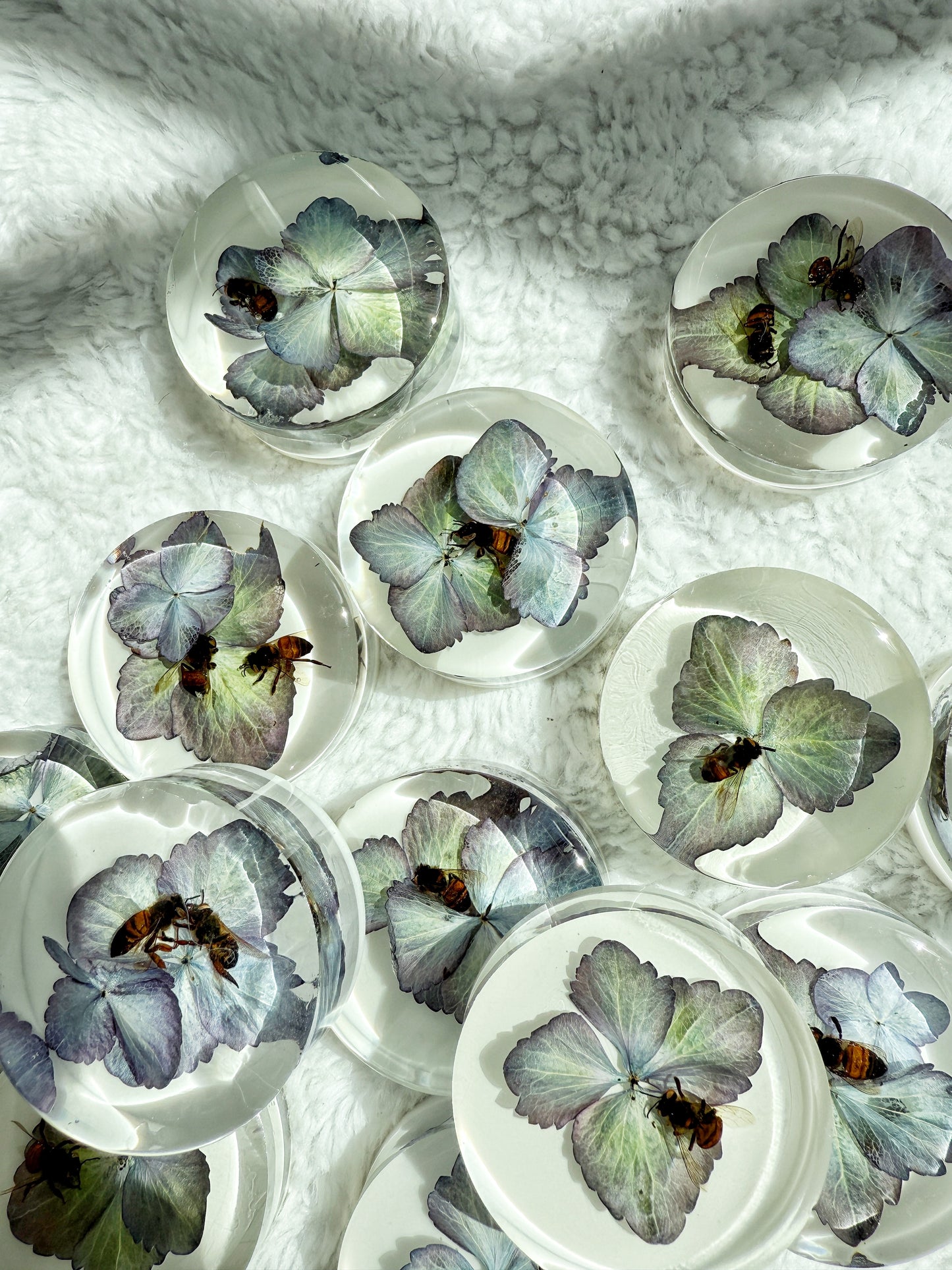 🐝 Resin Bee & Hydrangea Magnets – Eclipse Series