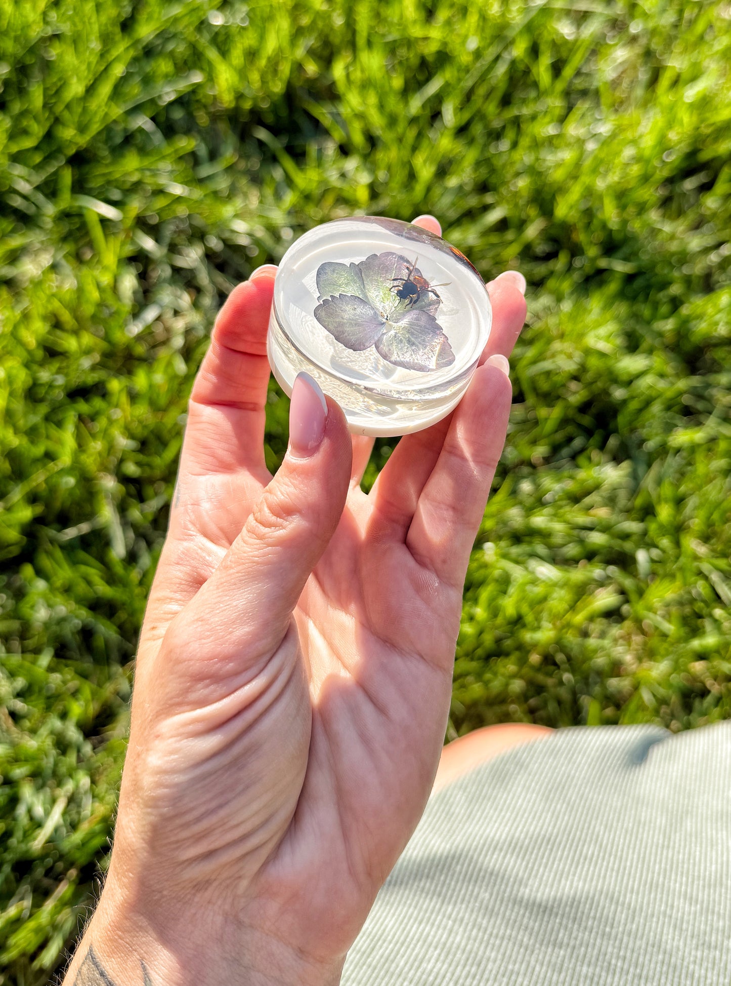 🐝 Resin Bee & Hydrangea Magnets – Eclipse Series