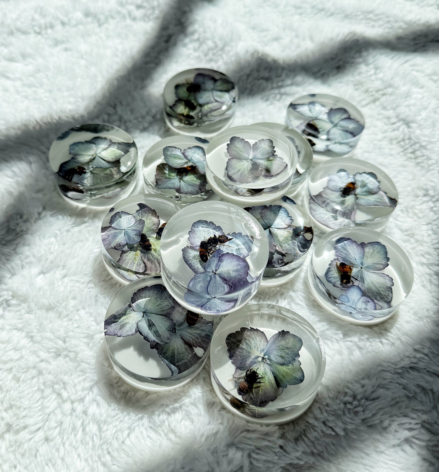 🐝 Resin Bee & Hydrangea Magnets – Eclipse Series