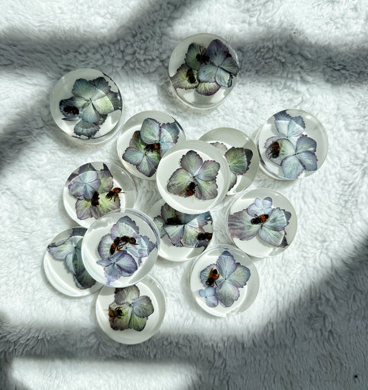 🐝 Resin Bee & Hydrangea Magnets – Eclipse Series