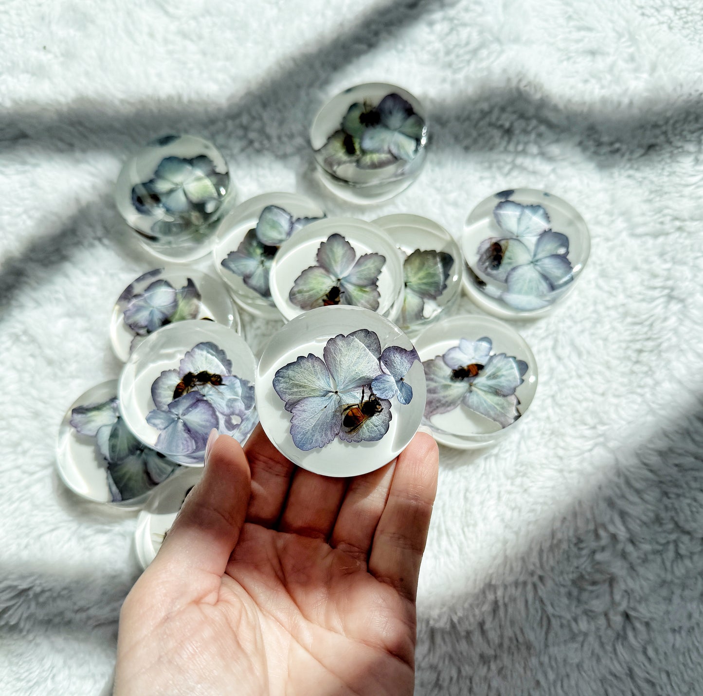 🐝 Resin Bee & Hydrangea Magnets – Eclipse Series