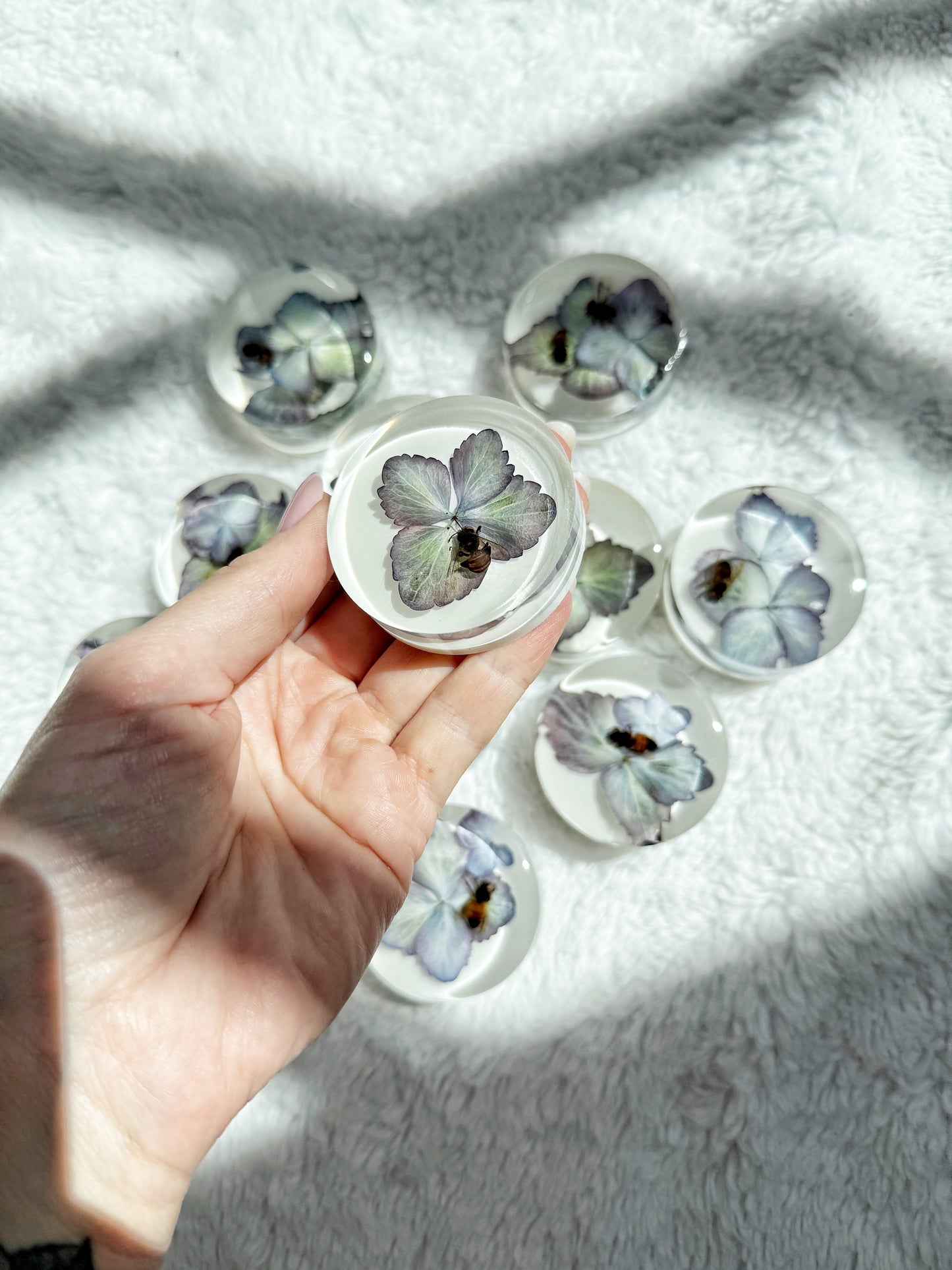 🐝 Resin Bee & Hydrangea Magnets – Eclipse Series