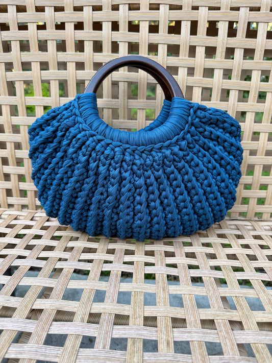 Hand Crocheted T-Shirt Yarn Scallop Shell Handbag with Wooden Handles 9/17/26