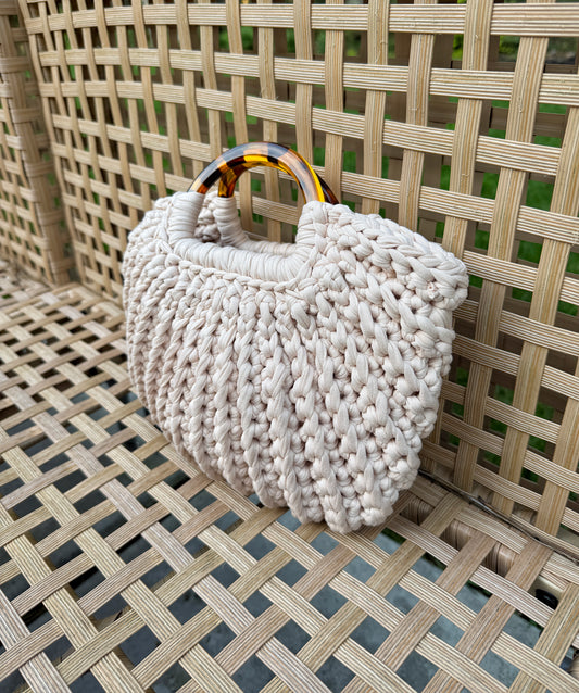 Hand Crocheted T-Shirt Yarn Scallop Shell Handbag with Wooden Handles 9/17/26