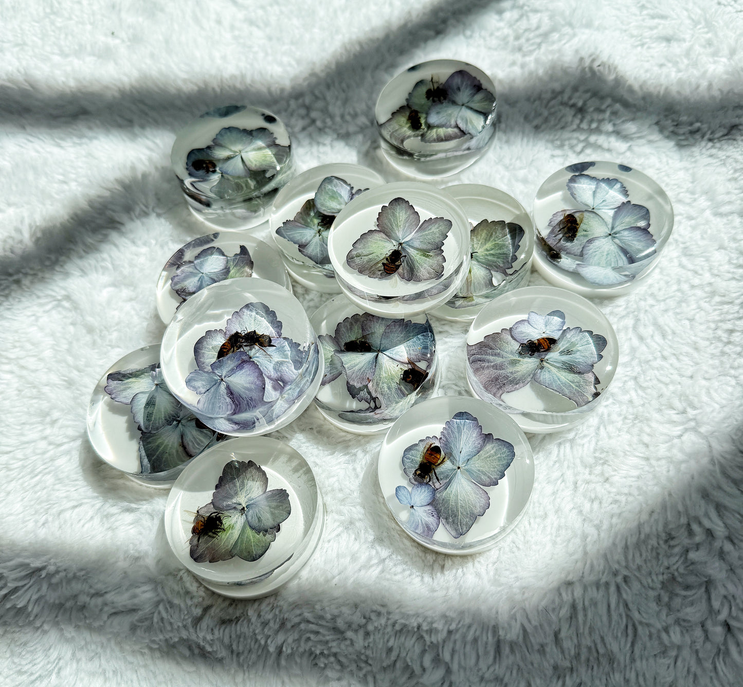 🐝 Resin Bee & Hydrangea Magnets – Eclipse Series