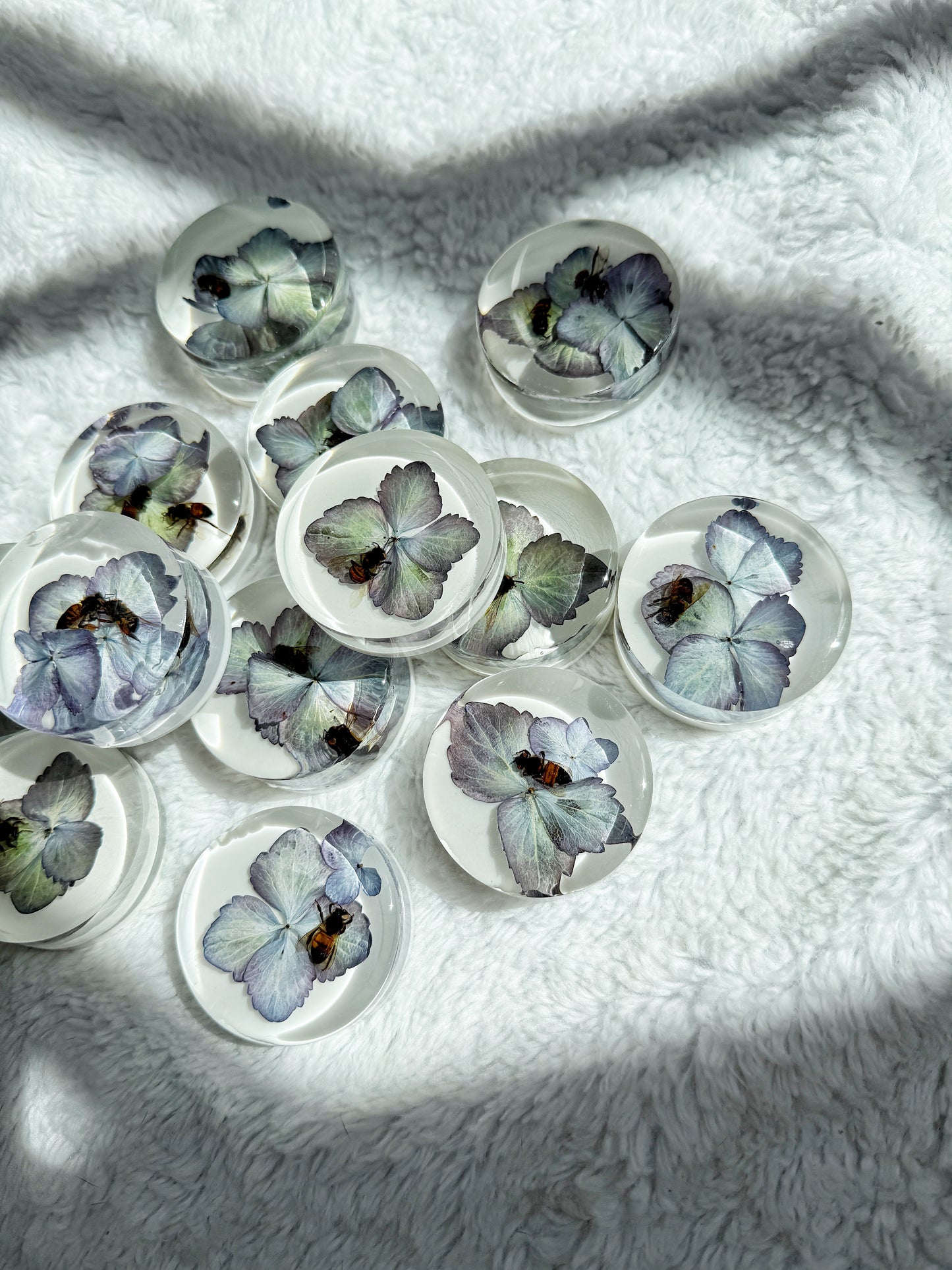 🐝 Resin Bee & Hydrangea Magnets – Eclipse Series